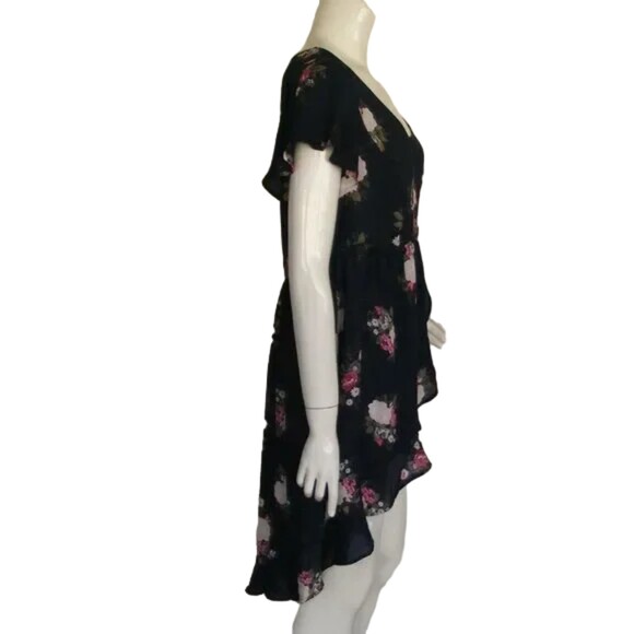 TORRID Lexie Tunic, 0/L, Navy Blue, Floral, Hi-Low Ruffle, Short sleeves, Scoop - Picture 4 of 12